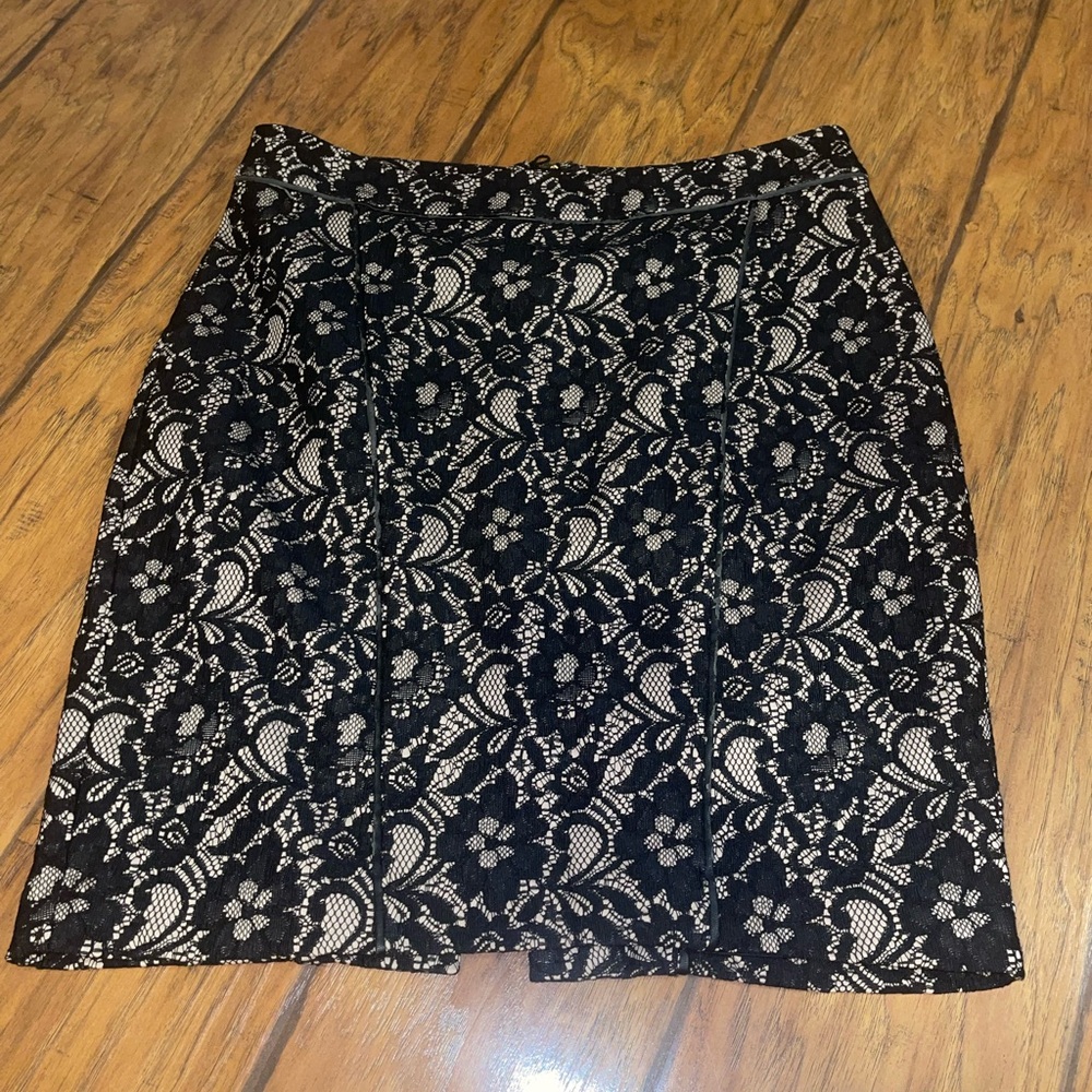 Express Black and Cream Lace Mini Skirt woman’s size 4